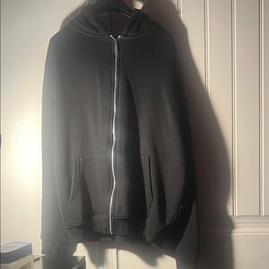 BoohooMAN black zip up Hoodie size: Medium
